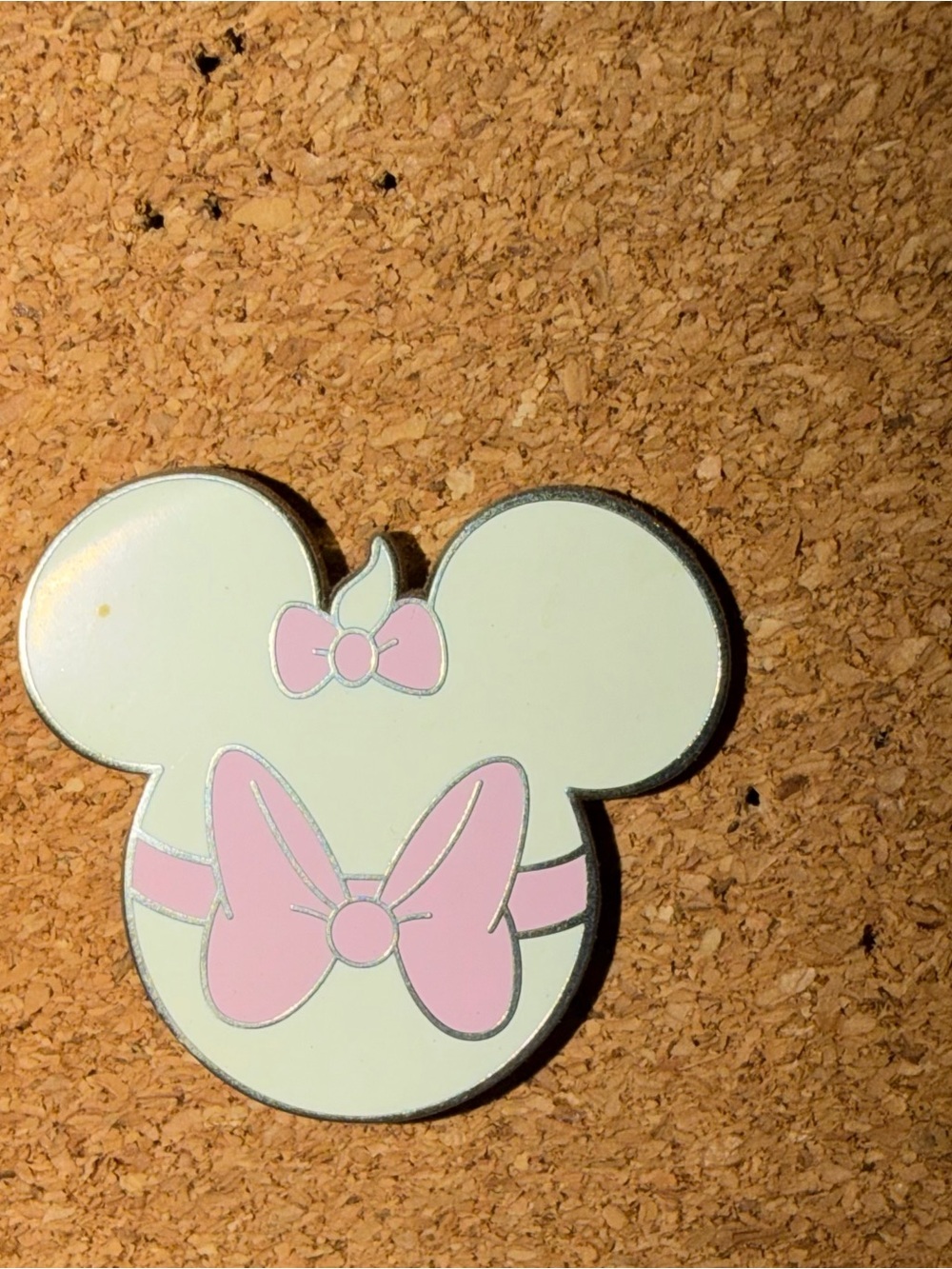Minnie white/pink bow Disney pin